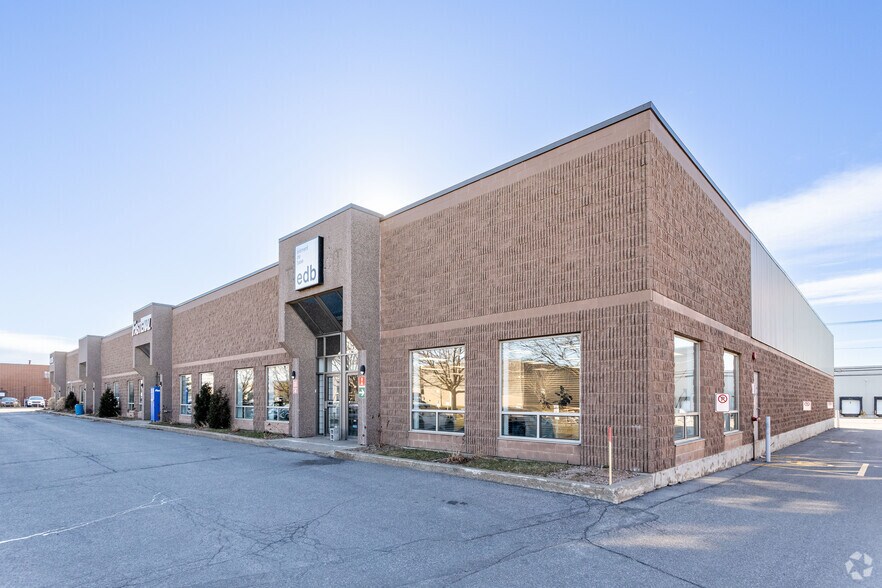 Primary Photo Of 620-630 Rue Mccaffrey, Saint-Laurent Warehouse For Sale