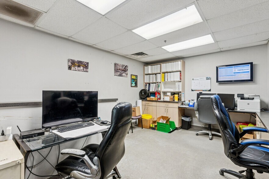More Photos Of 3270 Benchmark Dr, Ladson Manufacturing For Lease