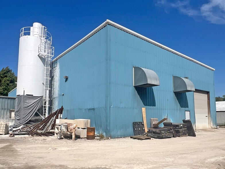 More Photos Of 711 Beaver Rd, Girard Warehouse For Sale