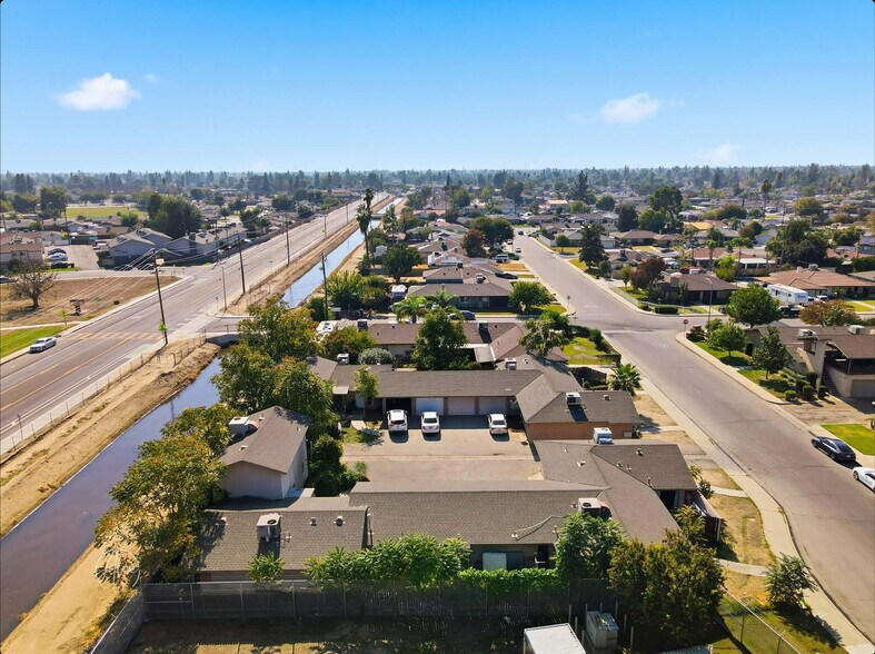 More Photos Of 1912 Hasti Acres Dr, Bakersfield Multifamily For Sale