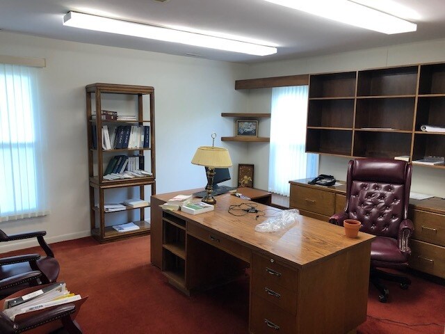 More Photos Of 100 Bradley Rd, Woodbridge Office For Sale