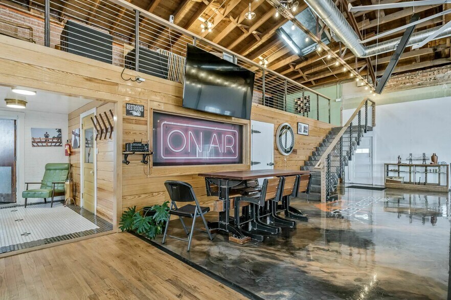 More Photos Of 701 SE 10th Ave, Amarillo Bar For Sale