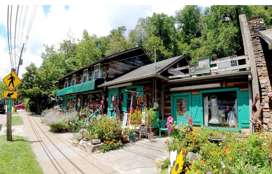 More Photos Of 377 Parkway, Gatlinburg Freestanding For Lease