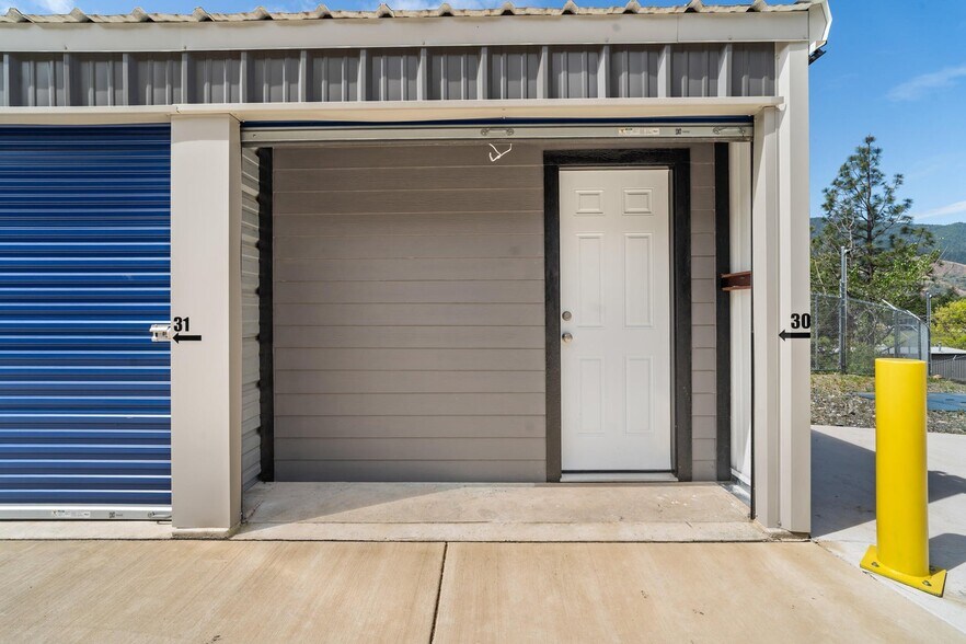 More Photos Of 5450 N River Rd, Gold Hill Self Storage For Sale