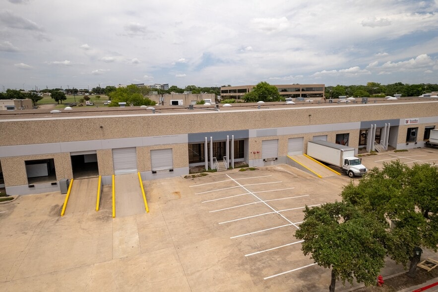 More Photos Of 2200 Denton Dr, Austin Warehouse For Lease