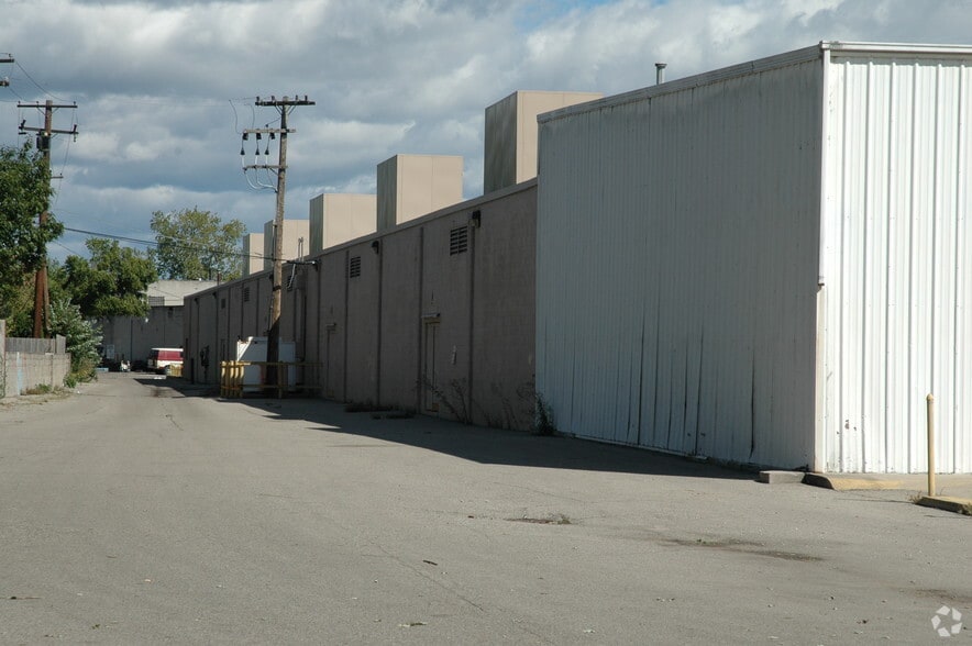 More Photos Of 37561-37661 S Gratiot Ave, Clinton Township Storefront For Sale