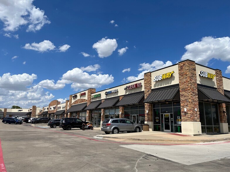 More Photos Of 3529 Heritage Trace Pky, Fort Worth Unknown For Lease