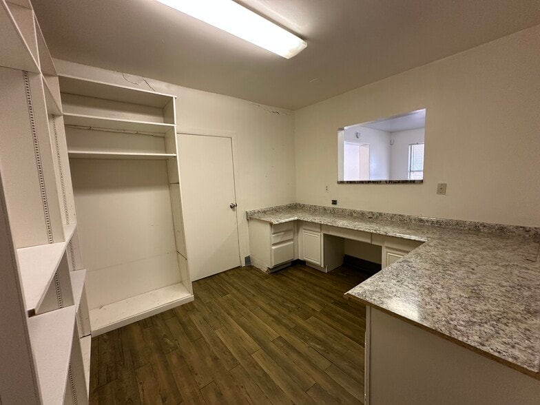 More Photos Of 6628 Crestway Dr, San Antonio Flex For Sale