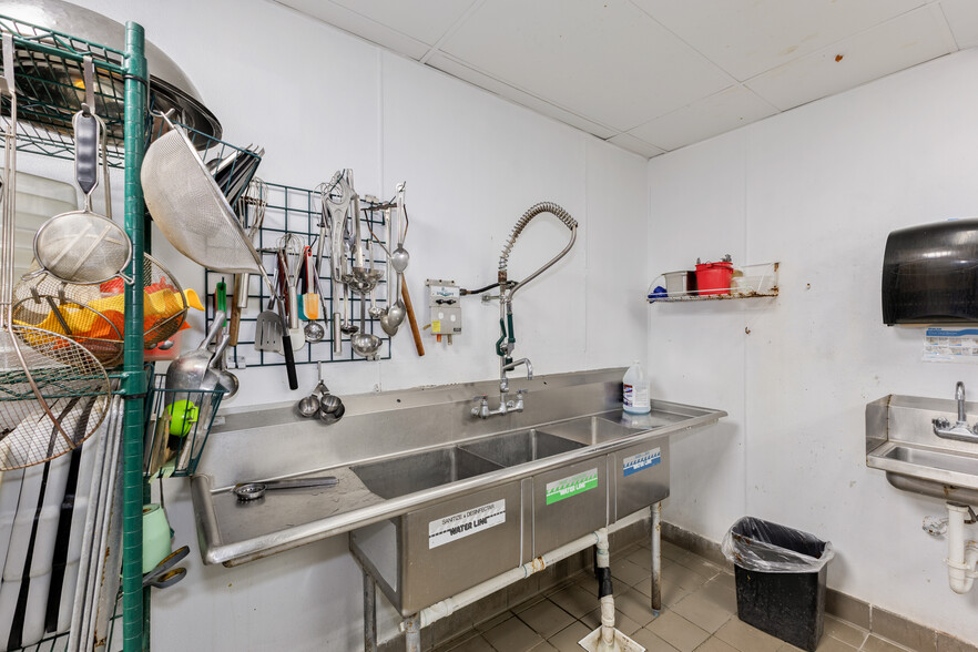 More Photos Of 8841 Commodity Cir, Orlando Fast Food For Sale