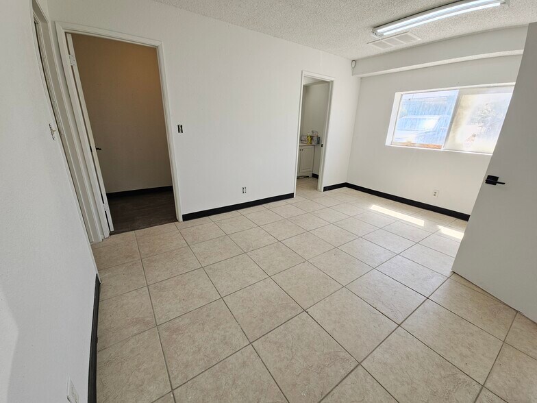 More Photos Of 3829 Rising Sun Rd, Bullhead City Distribution For Lease