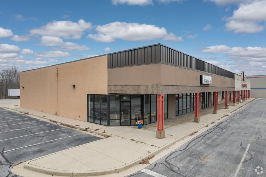 More Photos Of 5455 Airport Hwy, Toledo Storefront For Sale