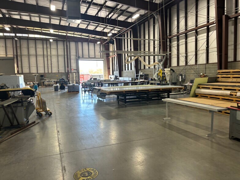 More Photos Of 3062 N Maple, Mesa Manufacturing For Sale