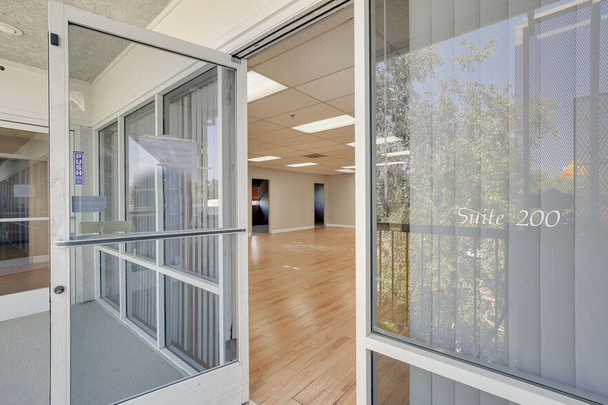 More Photos Of 250 W Main St, Woodland Office For Lease