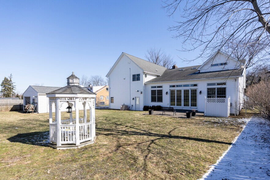 More Photos Of 860 Union Rd, West Seneca Office Residential For Sale