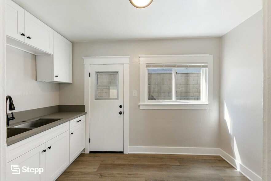 More Photos Of 1059 Gladys Ave, Long Beach Apartments For Sale