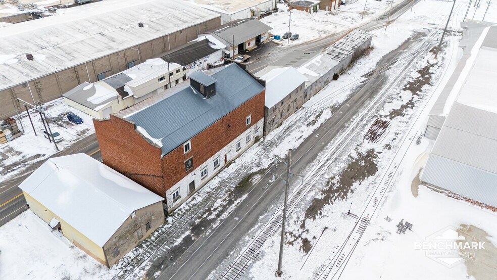 More Photos Of 4017 Railroad, Williamson Warehouse For Sale