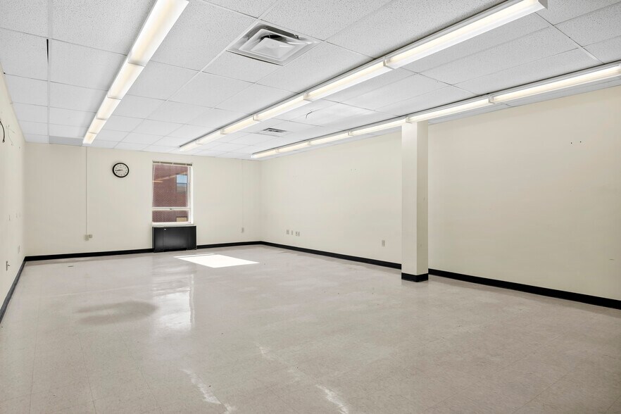 More Photos Of 30-32 N Russell Rd, Albany Office For Sale