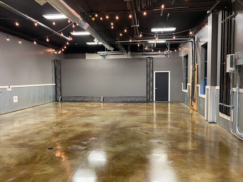 More Photos Of 3340-3350 NE Ralph Powell Rd, Lee's Summit Office For Lease