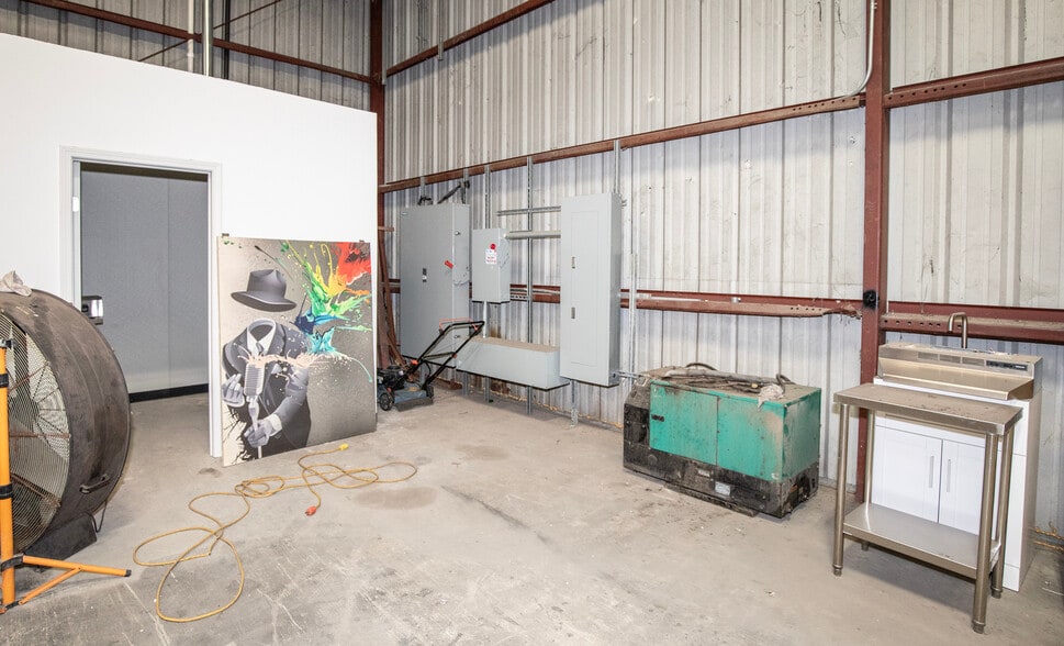 More Photos Of 2219 Brooks St, Houston Warehouse For Sale
