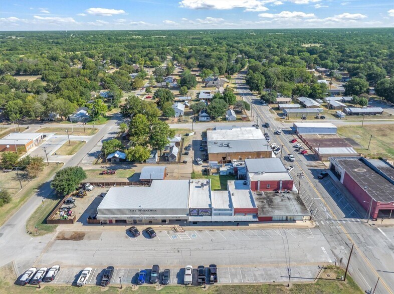 More Photos Of 111 NE Front St, Edgewood Storefront For Sale