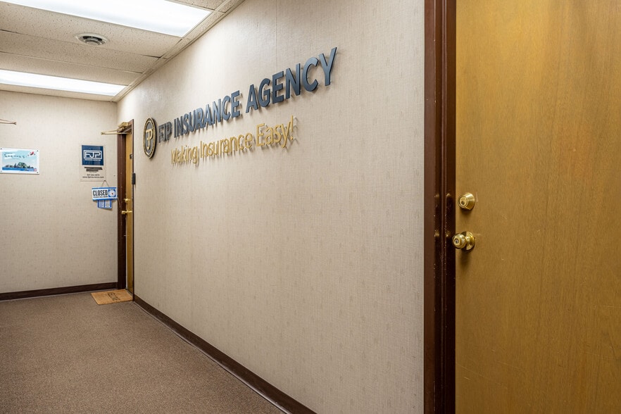 More Photos Of 47 W Dundee Rd, Wheeling Medical For Sale