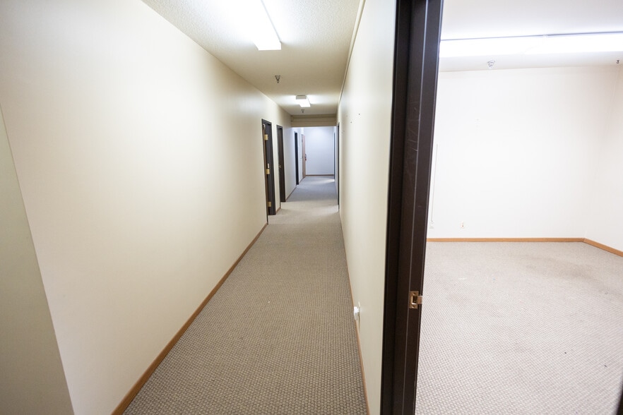 More Photos Of 2004 Highland Ave, Eau Claire Office For Lease