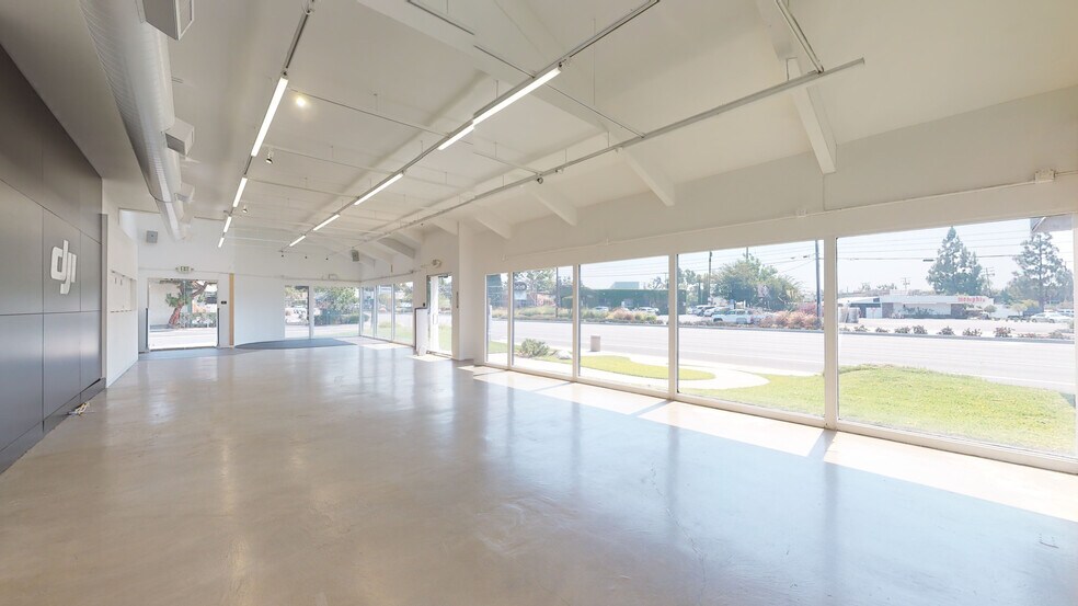 More Photos Of 2927 Bristol St, Costa Mesa Freestanding For Lease