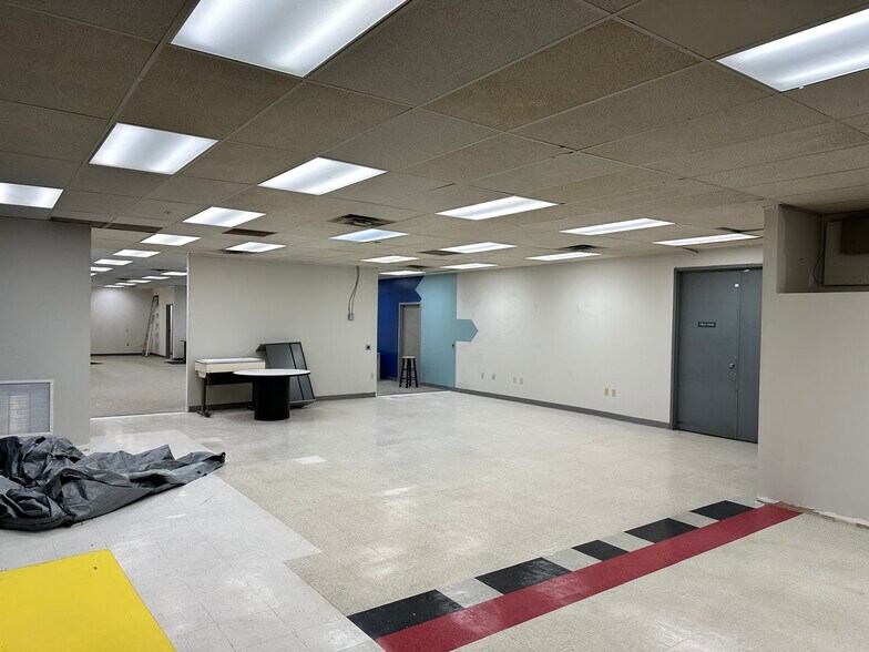 More Photos Of 4613 Philips Hwy, Jacksonville Light Distribution For Lease