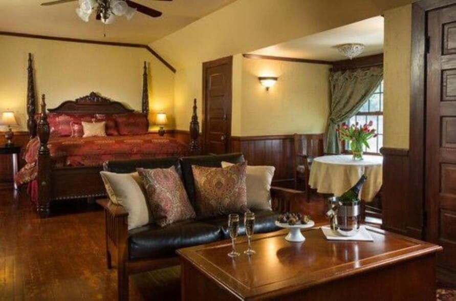More Photos Of 2009 Park Ave, Hot Springs Hospitality For Sale
