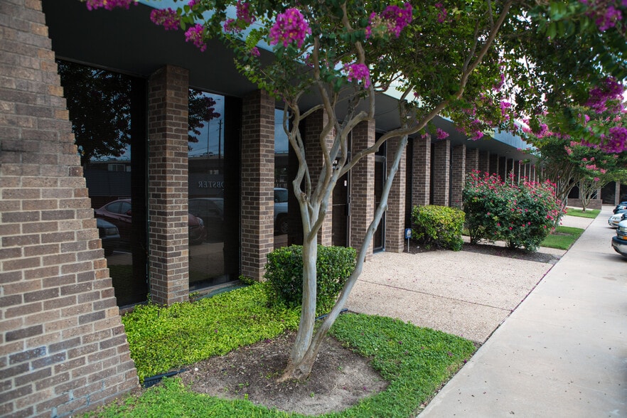 More Photos Of 111 W Anderson Ln, Austin Office For Lease