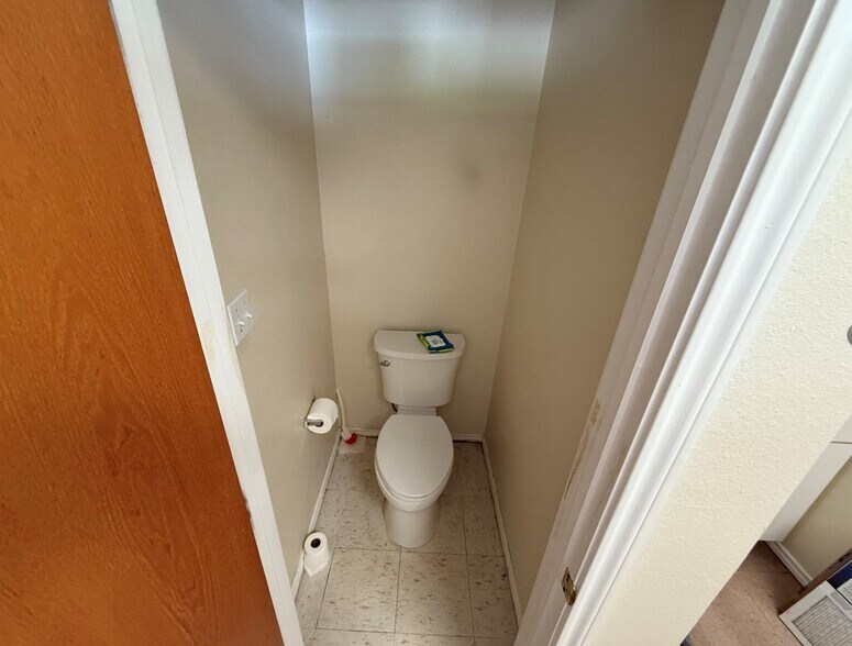 More Photos Of 825 N State Highway 121, Bonham Industrial For Sale