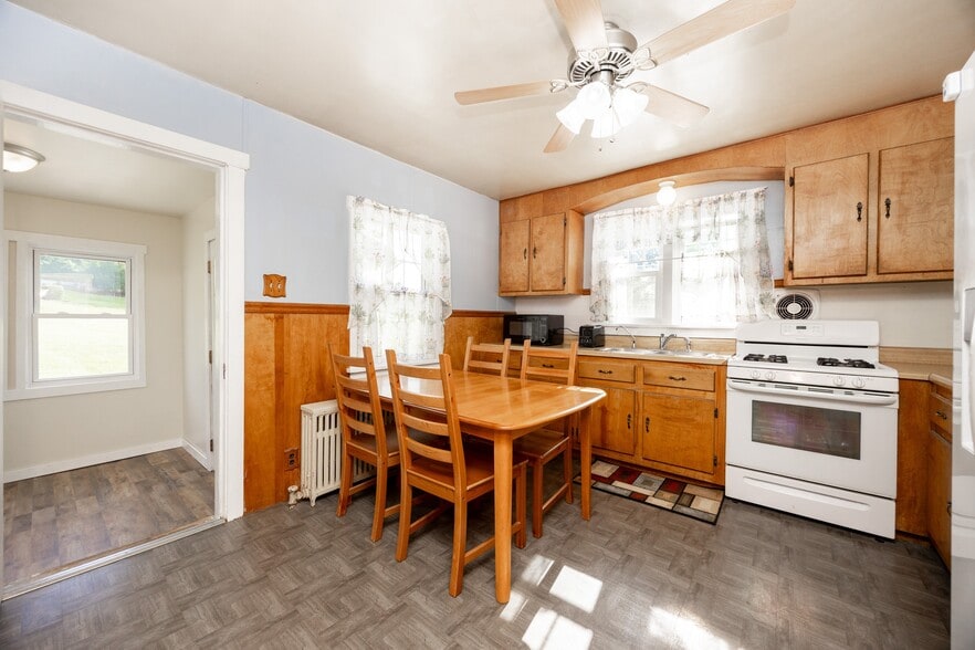 More Photos Of 131 Squirrel Hollow Rd, Douglassville Auto Repair For Sale