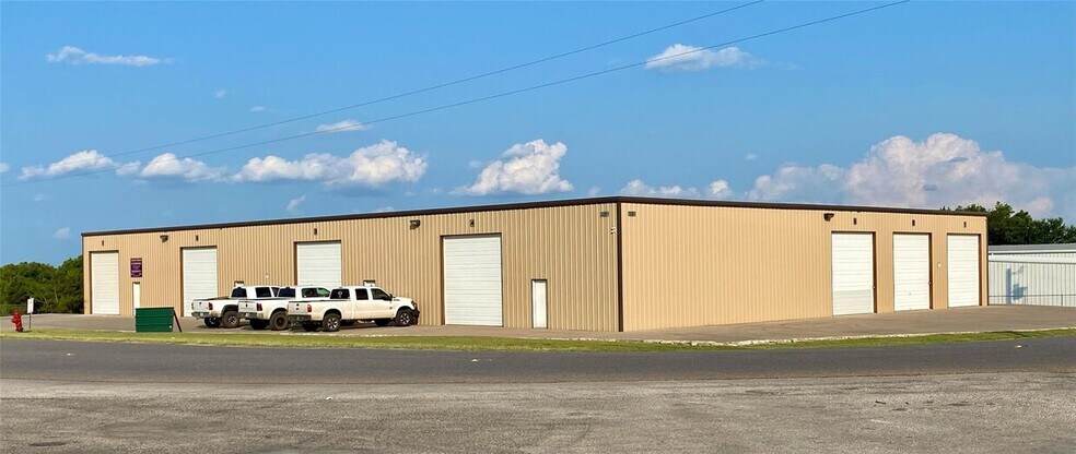 More Photos Of 3381 Acton School Rd, Granbury Warehouse For Lease