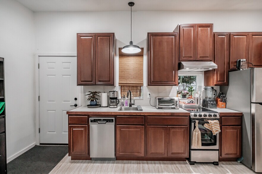 More Photos Of 909 Curry Rd, Roseburg Specialty For Sale