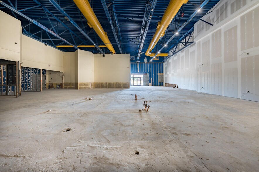 More Photos Of 50 Middletown Loop, White Hall Storefront Retail Office For Lease