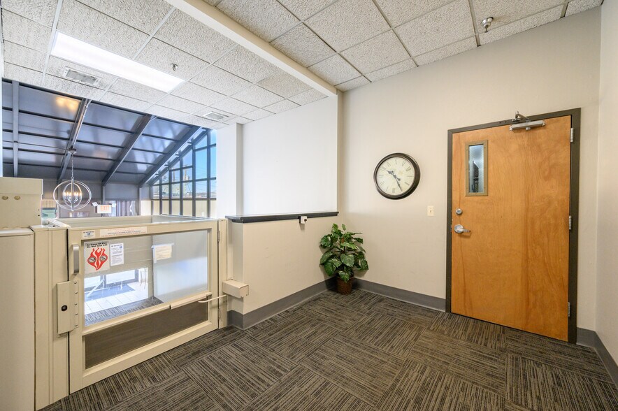 More Photos Of 17-10 River Rd, Fair Lawn Office For Sale