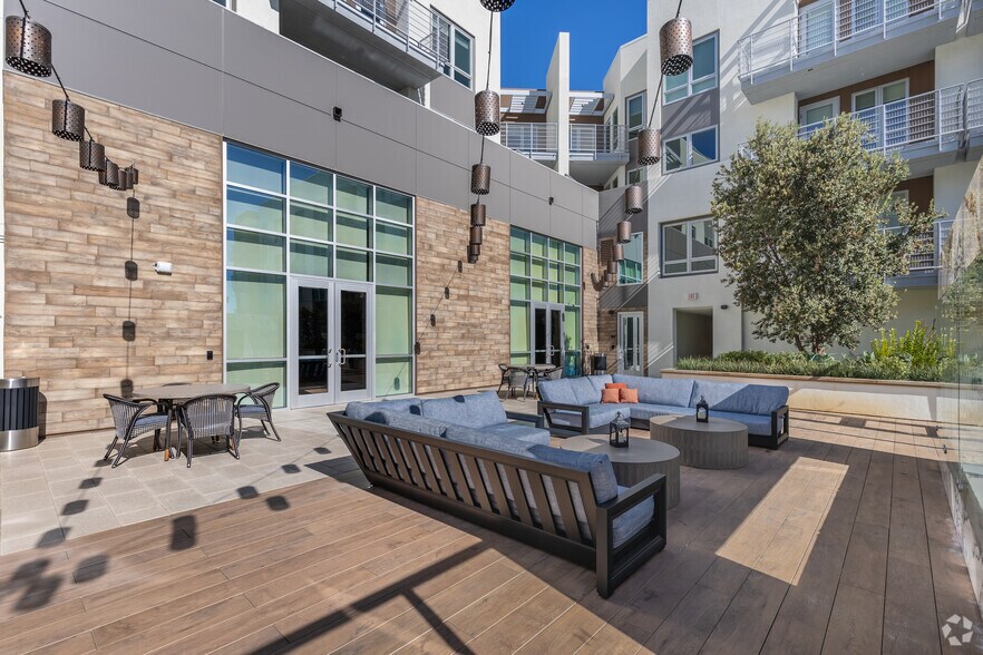 More Photos Of 585 Anton Blvd, Costa Mesa Apartments For Lease