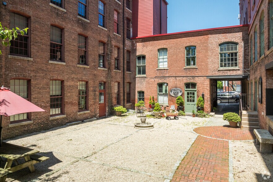 More Photos Of 161 Exchange St, Pawtucket Office For Lease