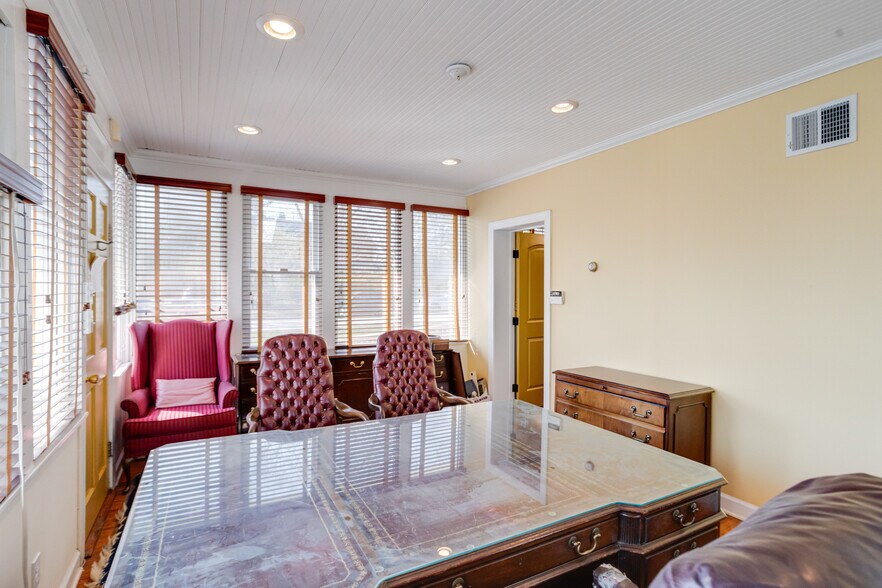 More Photos Of 407 W Pennsylvania Ave, Towson Office For Sale