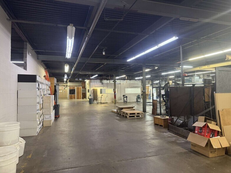 More Photos Of 315-319 Lake Ave, Bristol Manufacturing For Lease