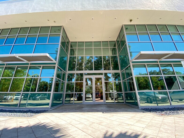 More Photos Of 2068 Hawthorne St, Sarasota Medical For Lease