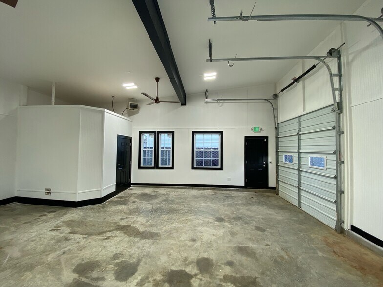 More Photos Of 134 Cockeysville, Cockeysville Warehouse For Lease