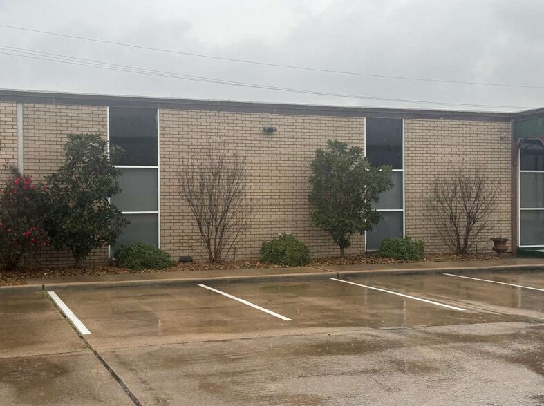 More Photos Of 3160 Fannin St, Beaumont Office For Sale