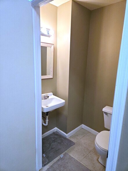 More Photos Of 1 E Main St, Thurmont Storefront Retail Office For Lease