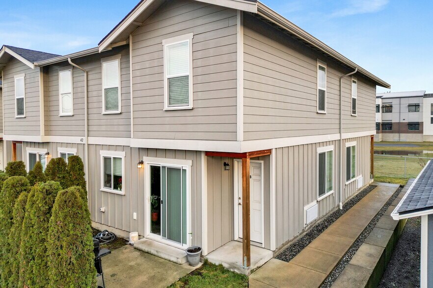 More Photos Of 412 Front St, Sumas Apartments For Sale