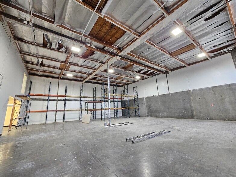 More Photos Of 135 E 35th St, Los Angeles Warehouse For Lease