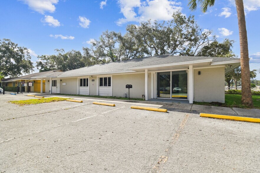 More Photos Of 12425 N Florida Ave, Tampa Medical For Lease