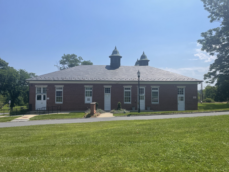 Primary Photo Of 6933 Warfield Ave, Sykesville Office For Lease