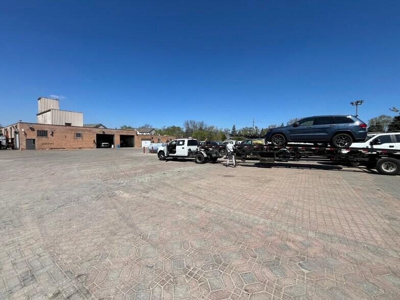 More Photos Of 825 Seegers Rd, Des Plaines Industrial For Sale