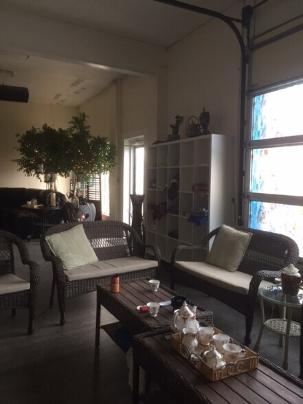 More Photos Of 5805-5809 Merriam Dr, Merriam Showroom For Lease